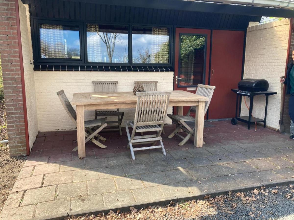 Oude-Tonge Holiday House Near Fishing Waters Exterior foto